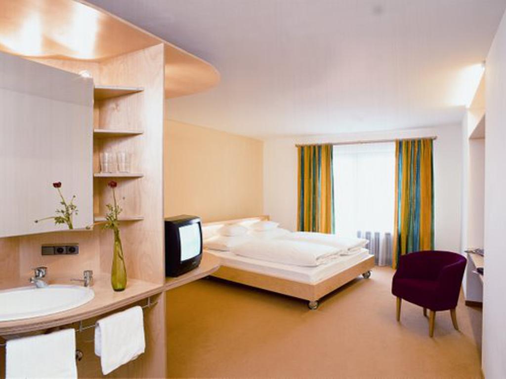 Hotel Unser Loisach Lermoos Pokoj fotografie