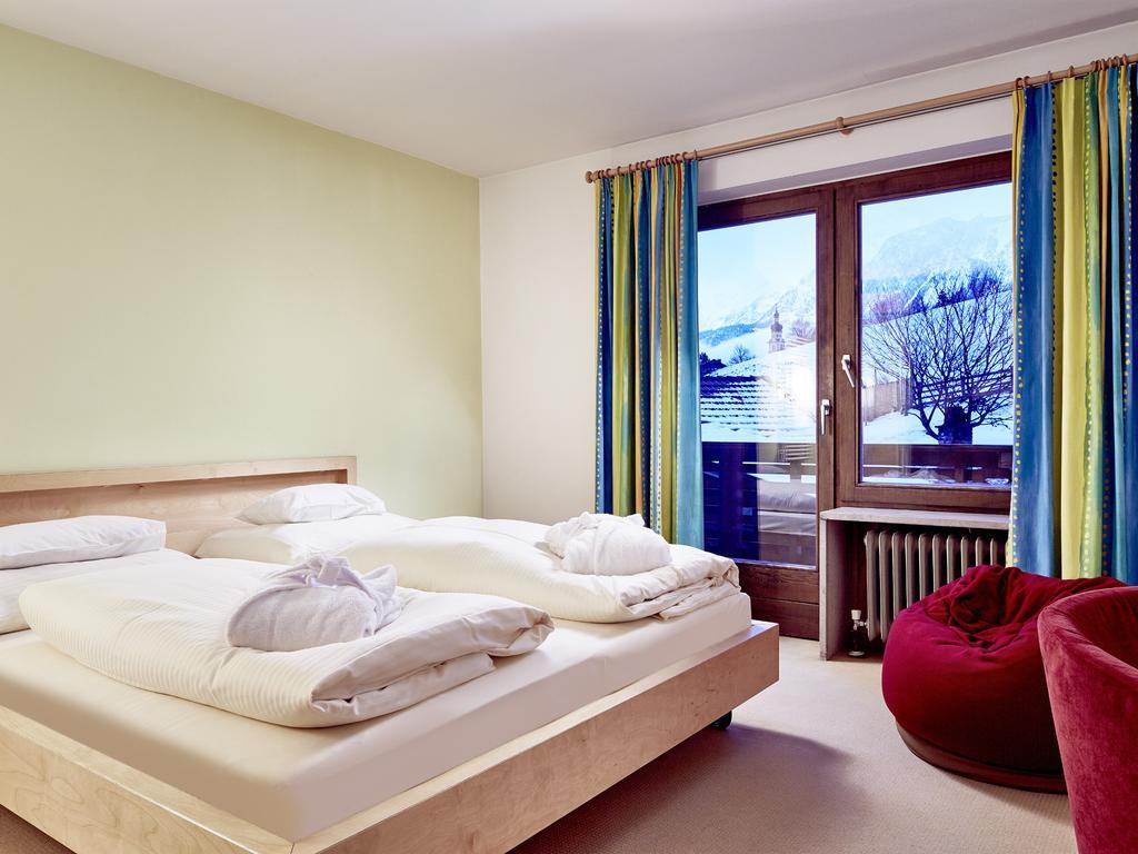 Hotel Unser Loisach Lermoos Pokoj fotografie